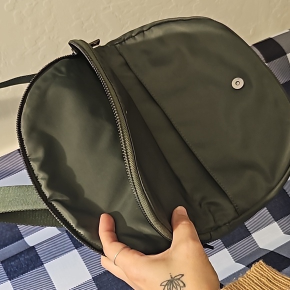 Army green bag - Picture 3 of 8